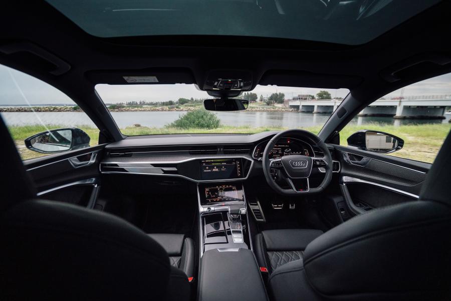 Торпедо Audi S7 Sportback TFSI 2020 года  (AU) (фото 11 из 32)